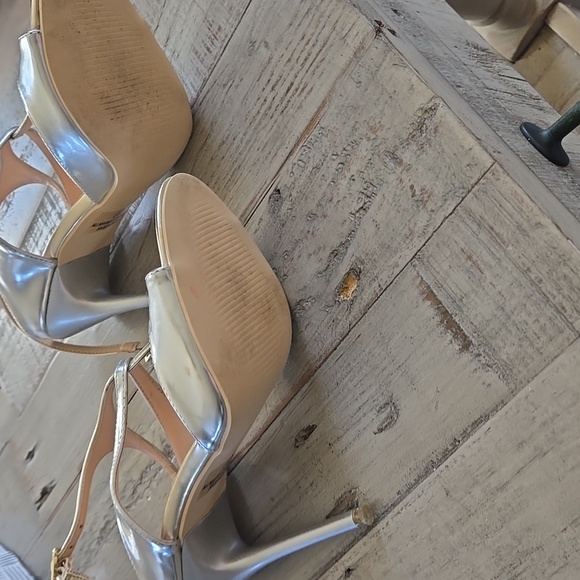 VENUS Metallic Gold and Silver Heel T-Strap Wrap Around Heels - Picture 6 of 12